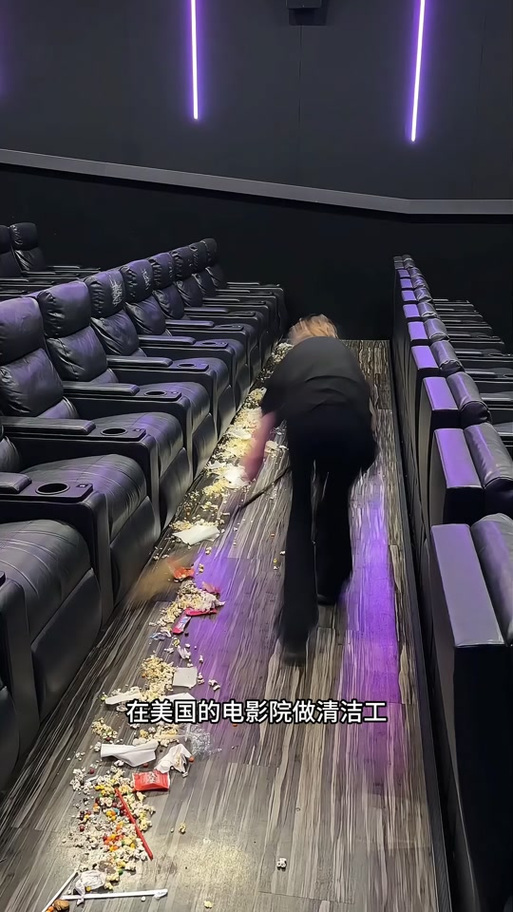 一边亲一边摸一边脱一边的相关介绍