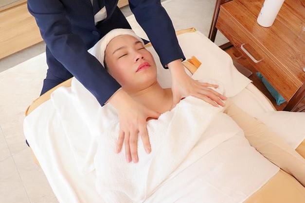 亚洲美女少妇一区二区三区的相关介绍