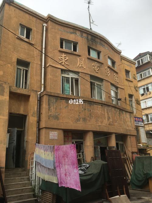 上面一边亲下一边摸的相关介绍