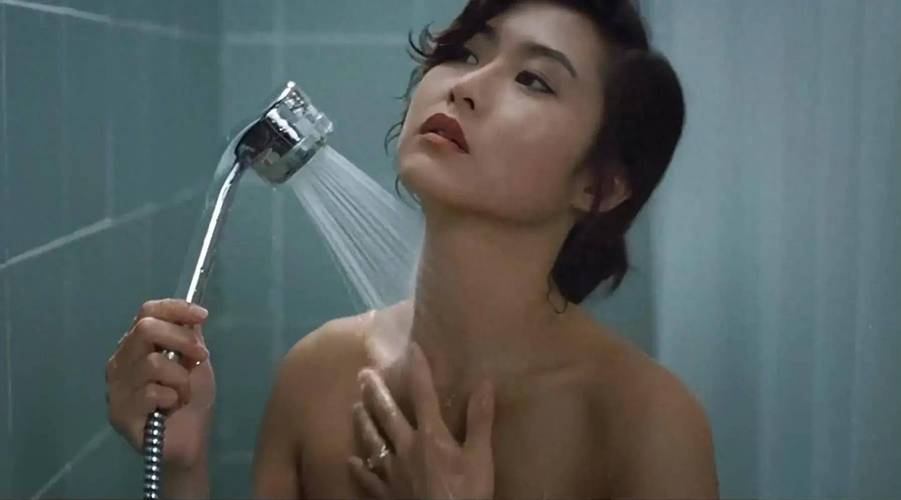 丰满女上司的诱惑的相关介绍
