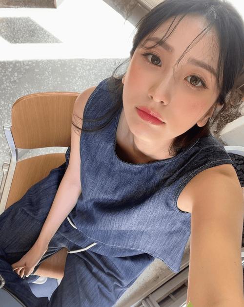 一边亲一边摸一边做视频的相关介绍