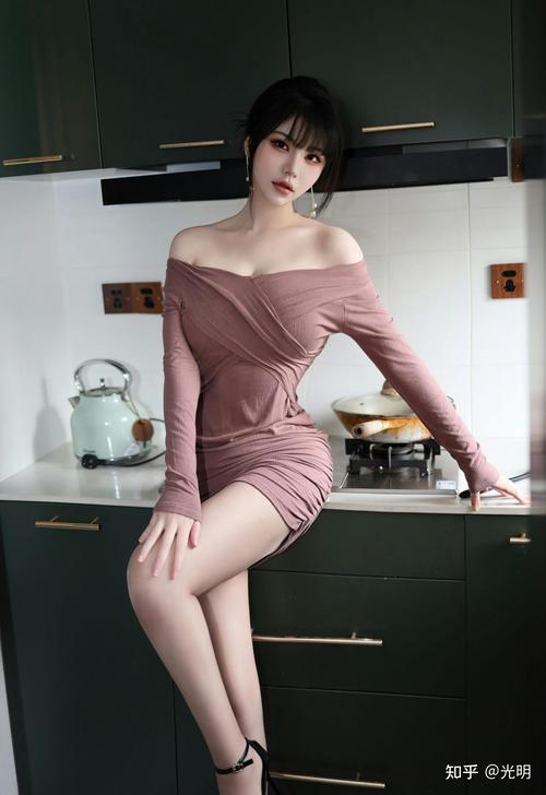 黑丝艹在线观看的相关介绍