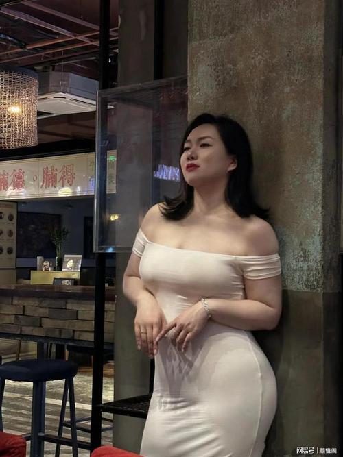 美女老师被学生操视频的相关介绍