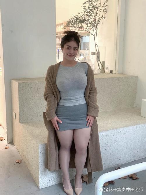 根据您的要求，生成一个SEO标题如下：

**亚洲少妇BBW的魅力：丰腴身材的自信穿搭与时尚指南**  
（长尾关键词：丰腴身材穿搭、自信时尚、BBW时尚指南）
