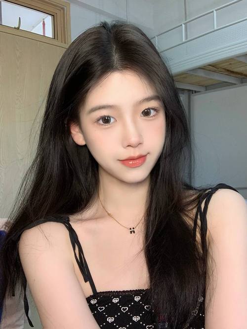 百灵人体大尺度写真的相关介绍