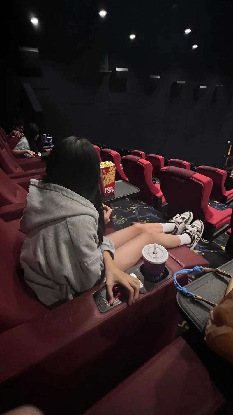 射入受奸人妻娇嫩的花心的相关介绍