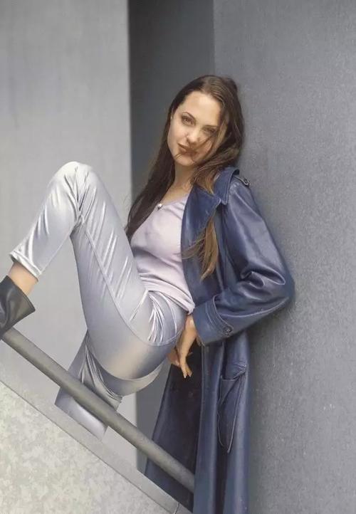 女人舔女人的逼的免费视频的相关介绍