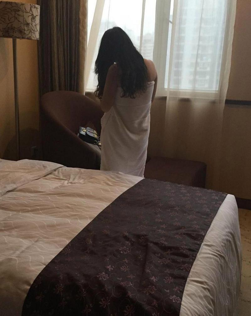 露脸人妻啪啪的相关介绍